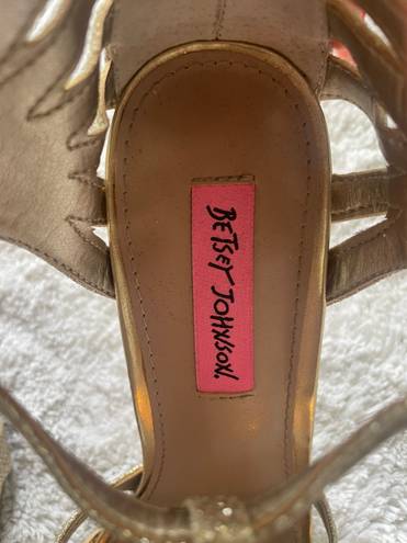 Betsey Johnson Tiara Glitter Champagne Strappy Heel Size 9 K256