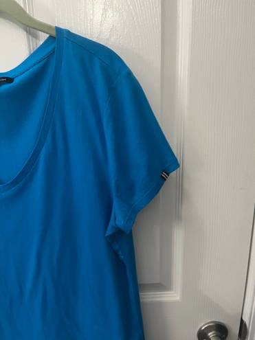 Tommy Hilfiger Size Large V Neck Shirt Sleeve Top