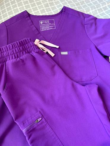 FIGS Purple Scrubs set Size Small