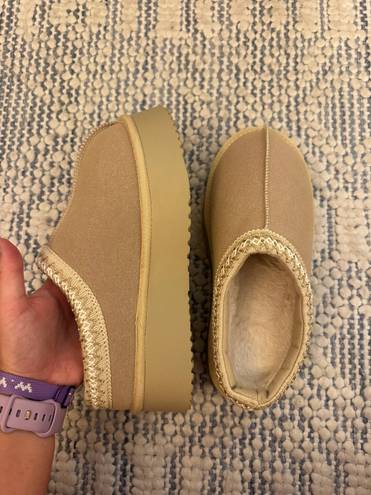 Slippers Tan Size 7