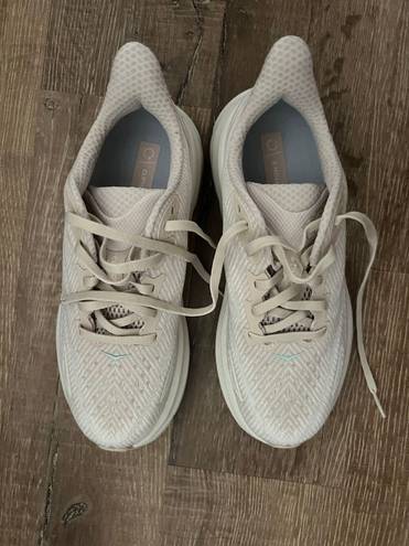 Hoka Clifton 9 Shifting Sand / Eggnog