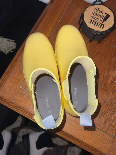 Yellow Rain Boots Size 9