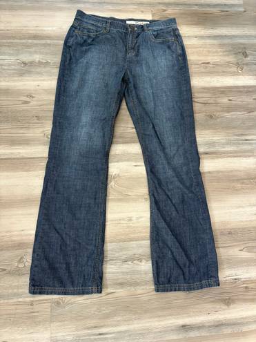 DKNY SoHo  Jeans size 8 Trouser style lightweight jeans, inseam is 29, waist measures 15