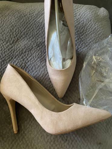 mix no. 6 camel pumps size 9.5 new in box 