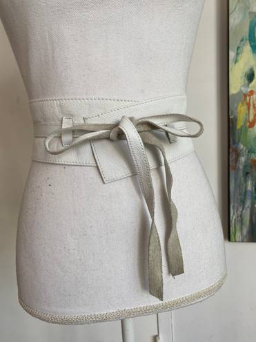 GUESS White Leather Waist Belt Size Small