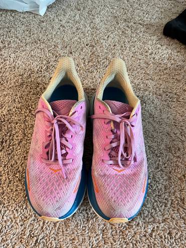 Hoka Pink  Clifton 9s