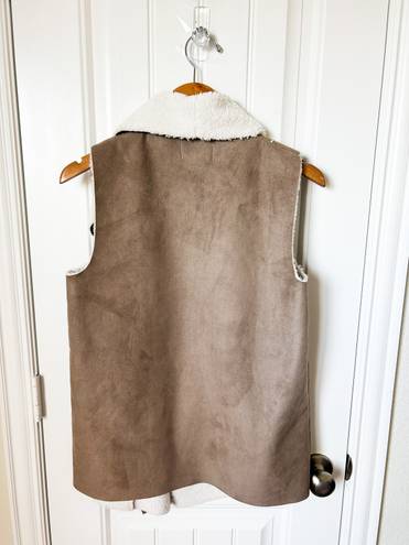 Nordstrom Rack Shearling Open Vest Size Small