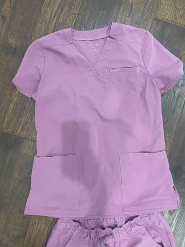 Jaanuu Scrub Set