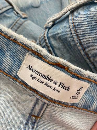 Abercrombie & Fitch High Rise Mom Jeans