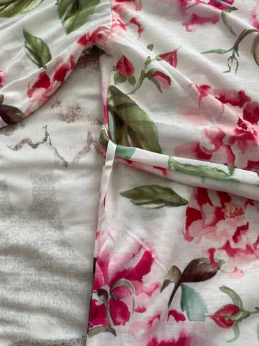 Show Me Your Mumu Brie Robe in Garden Of Blooms Pink And White Floral, one size