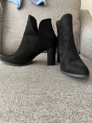 Boohoo Black booties