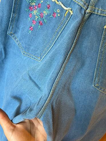 Unique Vintage Vintage 1970’s Jeans With Floral Embroidered Pockets