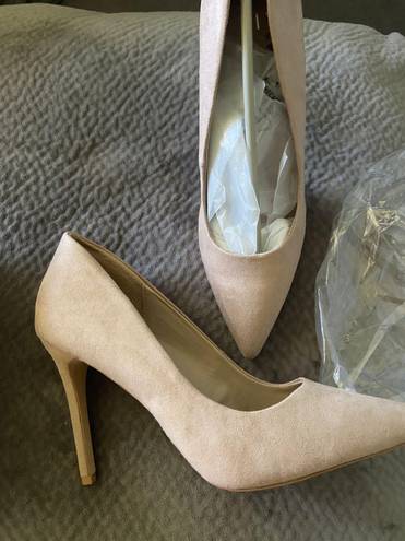 mix no. 6 camel pumps size 9.5 new in box 