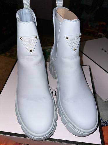 Guess Lug Sole Chelsea Boots