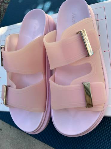 Alexander McQueen Oversize Slide Sandal pale pink vacation comfortable stylish