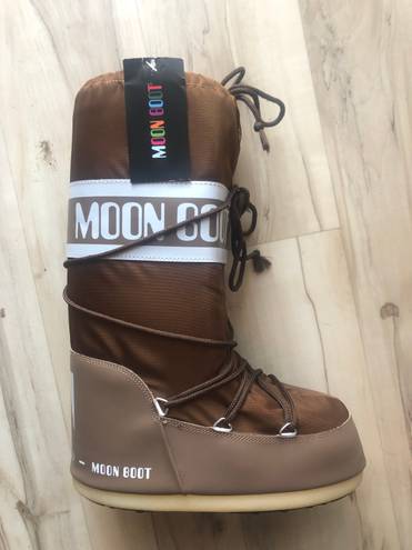 The Moon  Boots