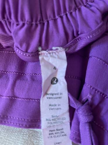 Lululemon Hotty Hot Short 2.5” Size 4