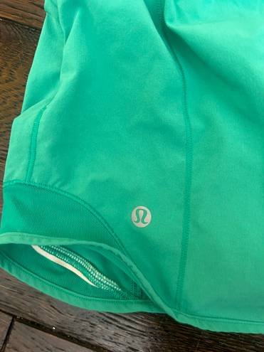 Lululemon Kelly Green  hotty hot shorts 4” Low rise