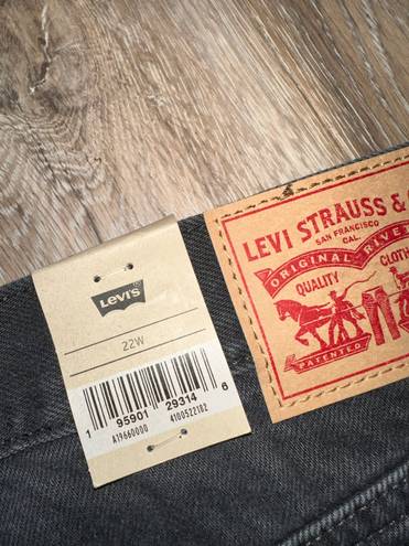 Levi’s NWT  High Waisted Mom Shorts