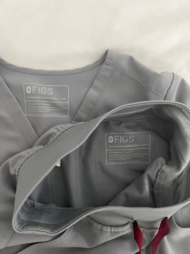 FIGS Scrubs Set