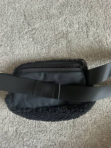 Lululemon Everywhere Fleece Belt Bag