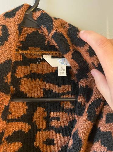 Time & Tru Time Tru Leopard Cardigan 