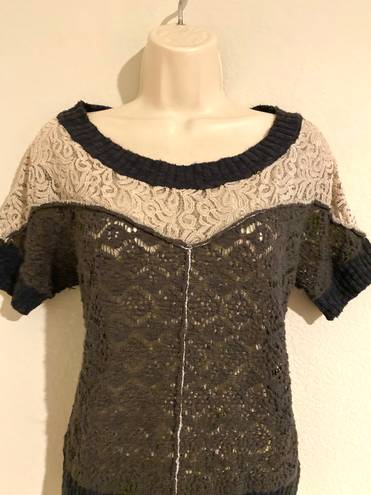 BKE Boutique short sleeved sweater. Sz M. Mint!