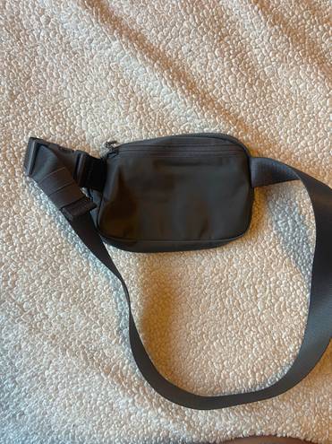 Lululemon Everywhere Belt Bag