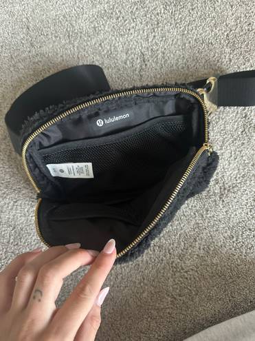 Lululemon Everywhere Fleece Belt Bag