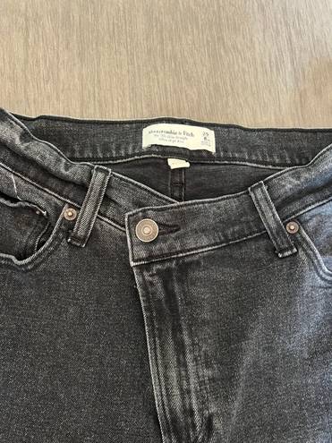 Abercrombie & Fitch The 90’s Slim Straight Ultra High Rise Criss Cross Waist