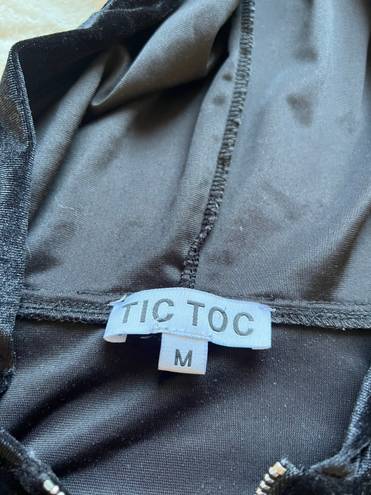 Tic Toc Zip Up