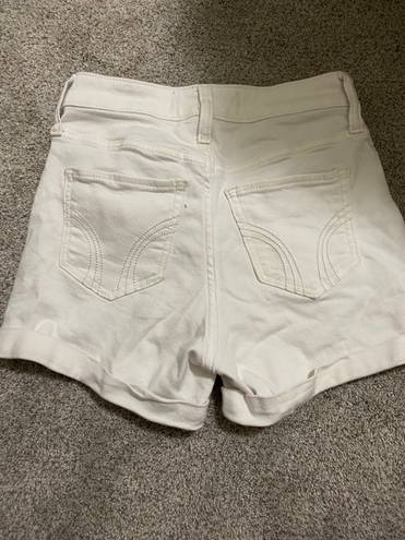 Hollister White Curvy High-Rise Short 3”