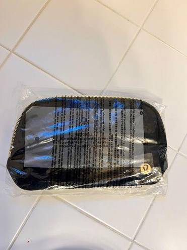 Lululemon Everywhere Belt Bag 1L Black/Gold