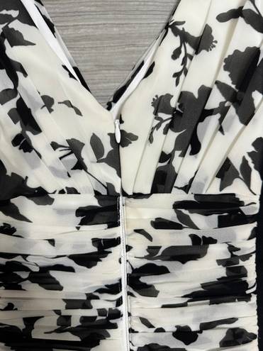 White House | Black Market NWT  Black & White Instantly Slimming Mini Dress- Size 0