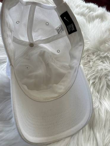 Nike Women’s Heritage 86 Hat In White