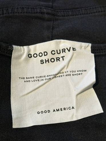 Good American Good Curve Denim Frayed Hem 5 Pocket Shorts in Black 089 Sz 18