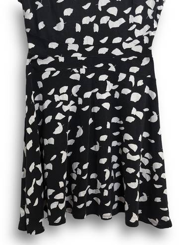 New York And Company  Black White Leaf Print Polka Dot Short Sleeve Mini Dress