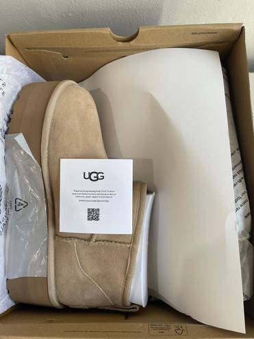 UGG Women's Classic Ultra Mini Platform Boot Sand  Size 8