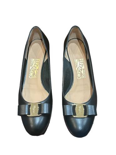 Salvatore Ferragamo Vara Bow Pump black  Leather Shoes Size 7.5 Made In Italy