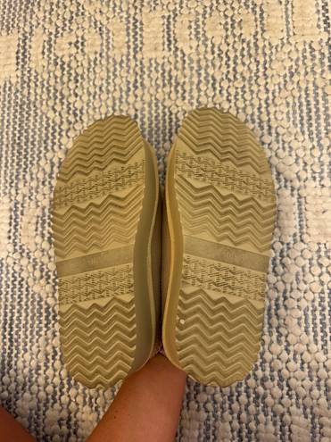 Slippers Tan Size 7