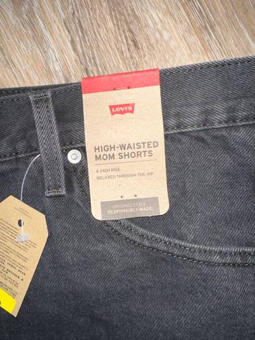 Levi’s NWT  High Waisted Mom Shorts