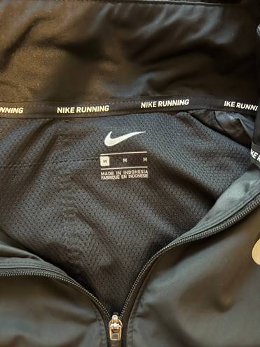 Nike Essential Women’s Running Jacket