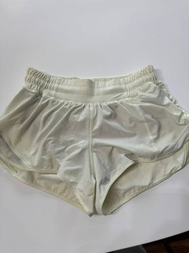 Lululemon Hotty Hot Low-Rise Lined Short 2.5”