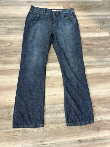 DKNY SoHo  Jeans size 8 Trouser style lightweight jeans, inseam is 29, waist measures 15