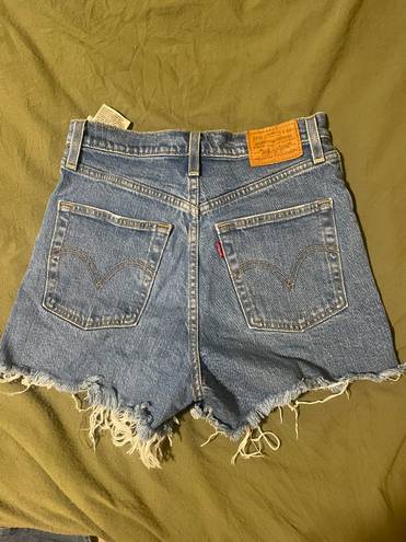 Levi’s Ribcage Shorts