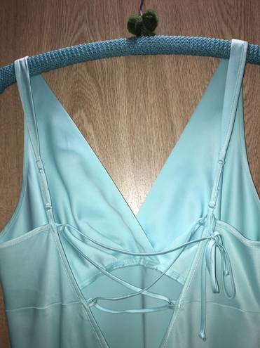 Jones New York 's women’s light blue of a silky blend dress. Size Small.