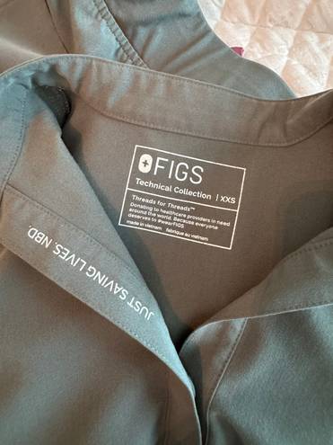 FIGS Scrubs Set