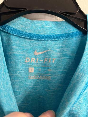 Nike Women’s Blue Dri-Fit Shirt Size Small 1072