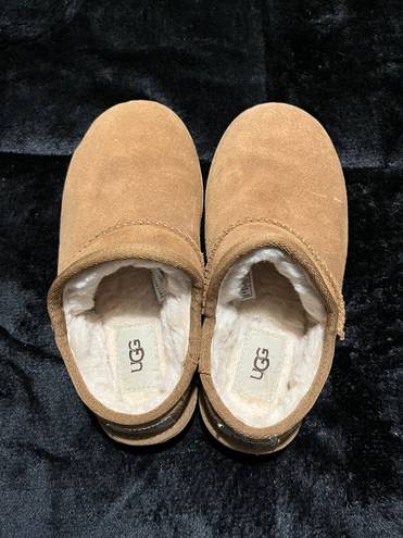 UGG Women’s classic  slipper