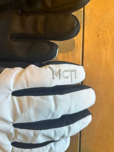 NWT MCTI gloves size medium Black